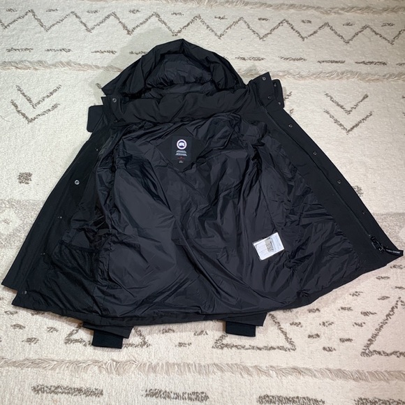 Canada Goose Wyndham Parka with Hood Trim - Picture 10 of 17